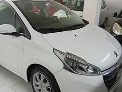 Bianco Usata 2016 Peugeot 208 Due volumi | 4900 € (Ottimo prezzo)