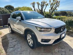 Grigio Usata 2021 Volvo XC40 Momentum SUV | 26.900 € (Cara)