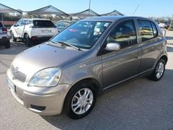 Beige Usata 2004 Toyota Yaris Sol Due volumi | 2700 € (Buon prezzo)