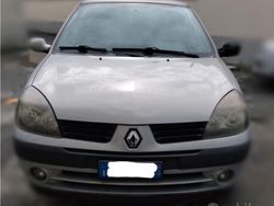 Argento Usata 2004 Renault Clio II Tre volumi | 750 € (Ottimo prezzo)