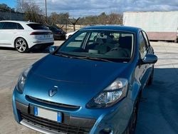 Blu Usata 2010 Renault Clio II Tre volumi | 2999 € (Buon prezzo)