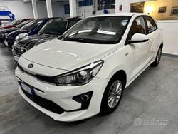 Bianco Usata 2021 Kia Rio Style Tre volumi | 13.900 € (Buon prezzo)