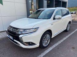 Bianco Usata 2020 Mitsubishi Outlander P-HEV Instyle SUV | 19.900 €