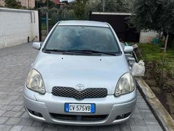 Grigio Usata 2002 Toyota Yaris Due volumi | 2000 € (Buon prezzo)