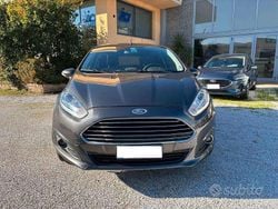 Grigio Usata 2017 Ford Fiesta Titanium Tre volumi | 9900 € (Ottimo prezzo)