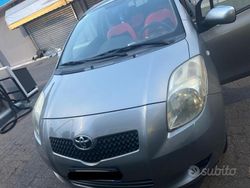 Grigio Usata 2007 Toyota Yaris Due volumi | 2700 € (Buon prezzo)
