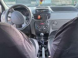 Blu/azzurro Usata 2000 Fiat Punto Tre volumi | 2000 € (Cara)