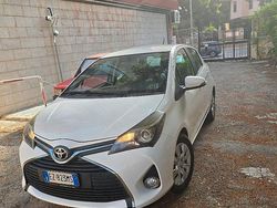 Bianco Usata 2015 Toyota Yaris Tre volumi | 8500 € (Buon prezzo)