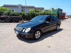 Nero Usata 2005 Mercedes E270 Tre volumi | 2200 €