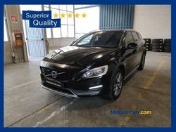Nero Usata 2016 Volvo V60 CC Momentum Station wagon | 10.399 €