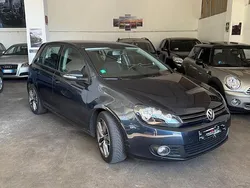 Blu Usata 2009 VW Golf VI Highline Tre volumi | 4600 € (Buon prezzo)