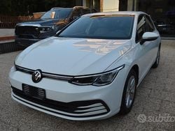 Bianco Usata 2022 VW Golf VIII Style Tre volumi | 19.500 € (Buon prezzo)