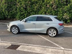 Grigio Nuova 2025 Audi A3 Sportback Due volumi | 38.000 € (Super prezzo)