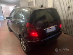 Nero Usata 2006 Mercedes A180 Tre volumi | 2400 € (Buon prezzo)