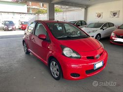 Rosso Usata 2012 Toyota Aygo Connect Style Due volumi | 4300 € (Buon prezzo)