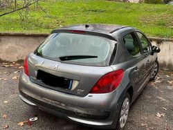 Grigio Usata 2009 Peugeot 207 Tre volumi | 2200 € (Buon prezzo)