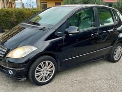 Nero Usata 2009 Mercedes A180 Avantgarde Tre volumi | 2390 € (Ottimo prezzo)
