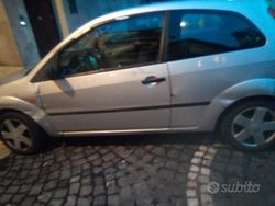 Grigio Usata 2003 Ford Fiesta Due volumi | 400 € (Super prezzo)