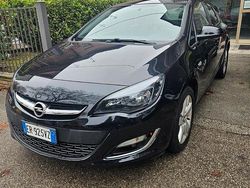 Nero Usata 2013 Opel Astra Cosmo Tre volumi | 4850 € (Buon prezzo)