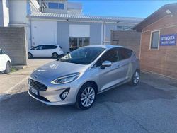Argento metallizzato Usata 2018 Ford Fiesta Titanium Tre volumi | 11.500 € (Cara)