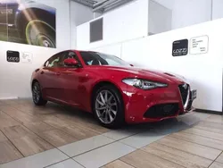 Rosso Usata 2023 Alfa Romeo Giulia Ti Tre volumi | 41.900 € (Buon prezzo)