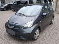 Grigio Usata 2005 Toyota Aygo Due volumi | 4800 € (Molto cara)
