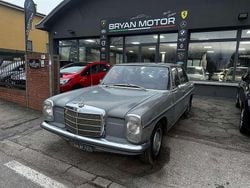 Grigio Usata 1968 Mercedes 200/8 Tre volumi | 6999 €