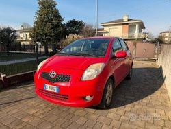Rosso Usata 2007 Toyota Yaris Tre volumi | 3000 € (Ottimo prezzo)