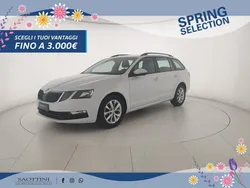 Bianco luna metallizzato Usata 2019 Skoda Octavia Executive Station wagon | 14.900 € (Buon prezzo)
