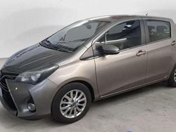 Grigio Usata 2014 Toyota Yaris Lounge Tre volumi | 8200 € (Buon prezzo)