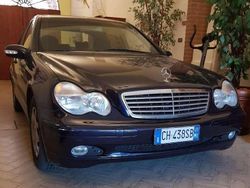 Nero Usata 2003 Mercedes C200 Classic Tre volumi | 6000 € (Molto cara)