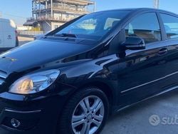 Nero Usata 2012 Mercedes B180 Premium Monovolume | 4999 € (Super prezzo)