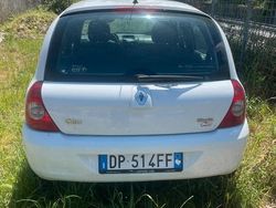 Bianco Usata 2009 Renault Clio II Due volumi | 900 € (Super prezzo)