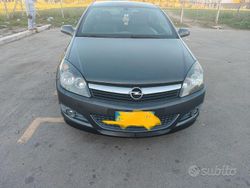 Grigio Usata 2009 Opel Astra GTC Tre volumi | 3500 € (Buon prezzo)