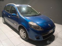 Blu Usata 2009 Renault Clio II Tre volumi | 3900 € (Buon prezzo)