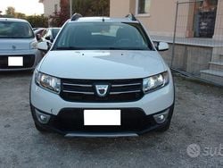 Bianco Usata 2015 Dacia Sandero Lauréate Tre volumi | 7399 € (Buon prezzo)