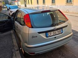 Grigio Usata 2003 Ford Focus Due volumi | 2000 € (Buon prezzo)