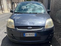 Usata 2007 Ford Fiesta Zetec Due volumi | 1000 € (Super prezzo)