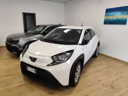 Nessuno Usata 2024 Toyota Aygo Active Due volumi | 15.490 € (Buon prezzo)