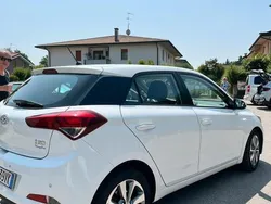 Usata 2015 Hyundai i20 Due volumi | 7500 € (Buon prezzo)