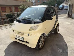 Bianco Usata 2004 Smart ForTwo Coupé Pure Due volumi | 2400 € (Buon prezzo)