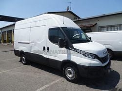 Bianco pastello Usata 2020 Iveco Daily Tre volumi | 16.900 € (Buon prezzo)