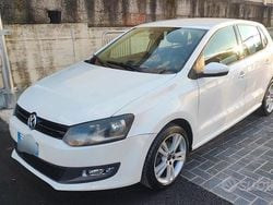 Bianco Usata 2011 VW Polo Comfortline Tre volumi | 2999 € (Buon prezzo)