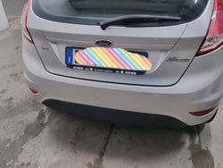 Grigio Usata 2015 Ford Fiesta Due volumi | 4000 € (Buon prezzo)