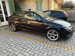 Usata 2007 Opel Astra GTC Tre volumi | 2000 € (Super prezzo)