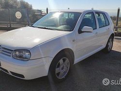 Bianco Usata 2000 VW Golf IV Comfortline Tre volumi | 3500 € (Cara)