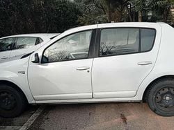 Bianco Usata 2009 Dacia Sandero Tre volumi | 3600 € (Buon prezzo)