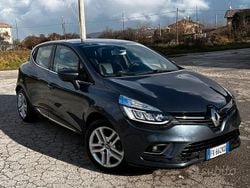 Grigio Usata 2017 Renault Clio IV Intens Tre volumi | 10.799 € (Buon prezzo)
