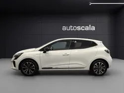 Bianco(met.) Nuova 2025 Renault Clio V Techno Tre volumi | 18.990 € (Buon prezzo)