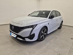 Bianco okenite Nuova 2025 Peugeot 308 GT Tre volumi | 28.800 € (Buon prezzo)